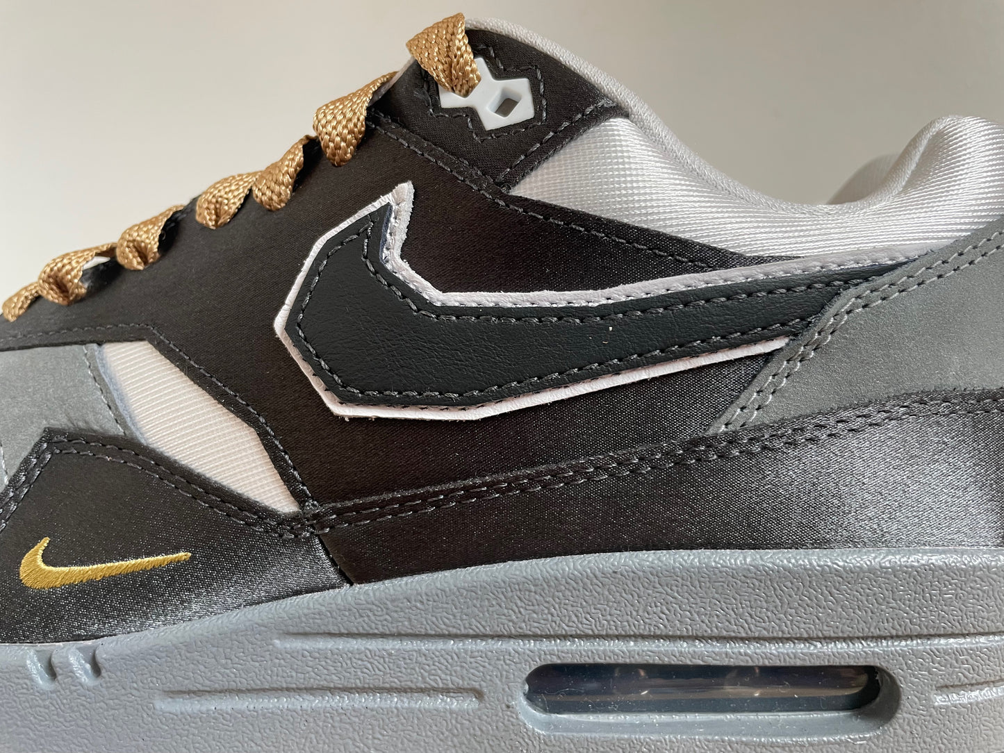 Nike Air Max 1 .SWOOSH Low Poly Big Head Mode