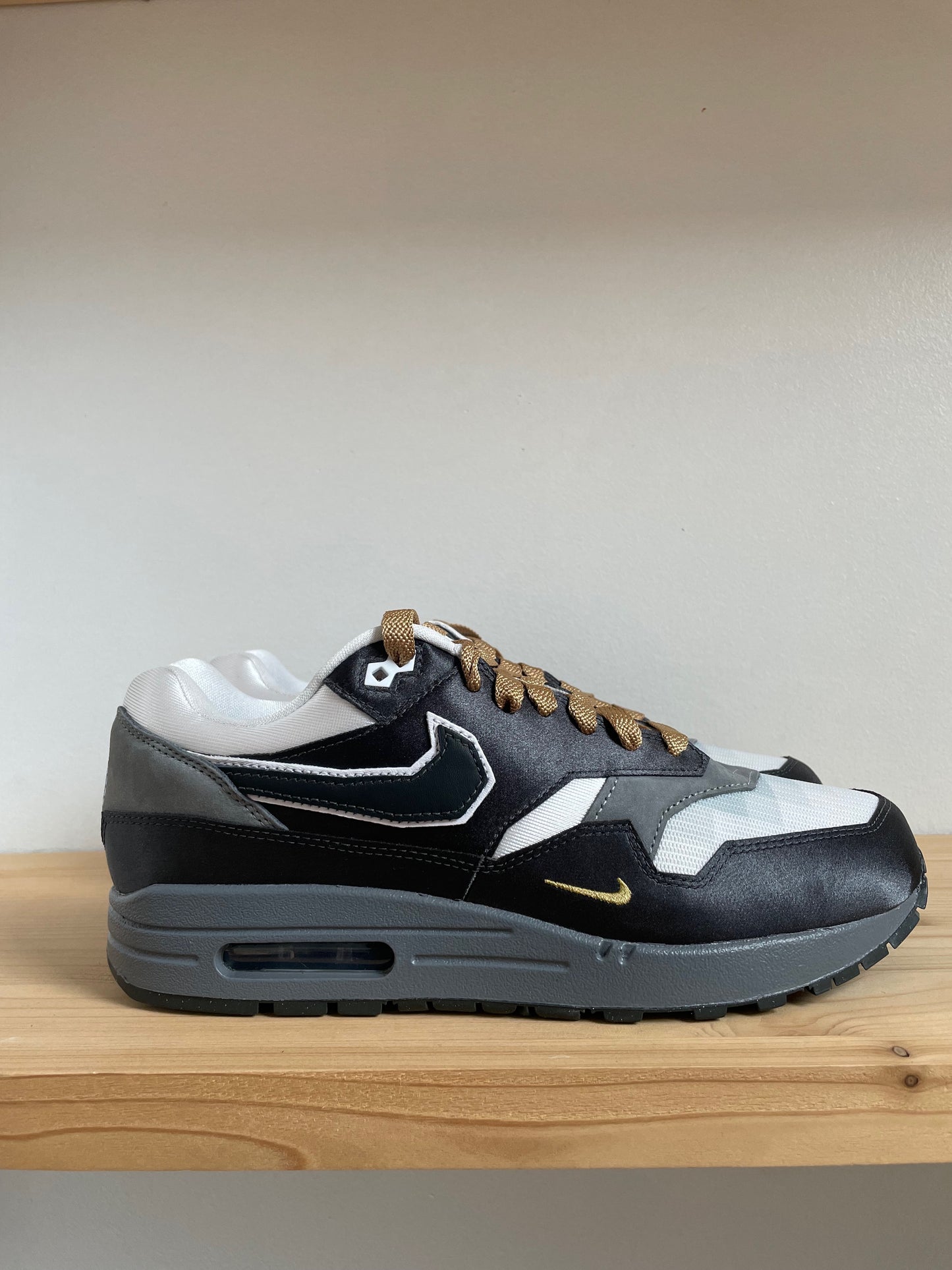Nike Air Max 1 .SWOOSH Low Poly Big Head Mode