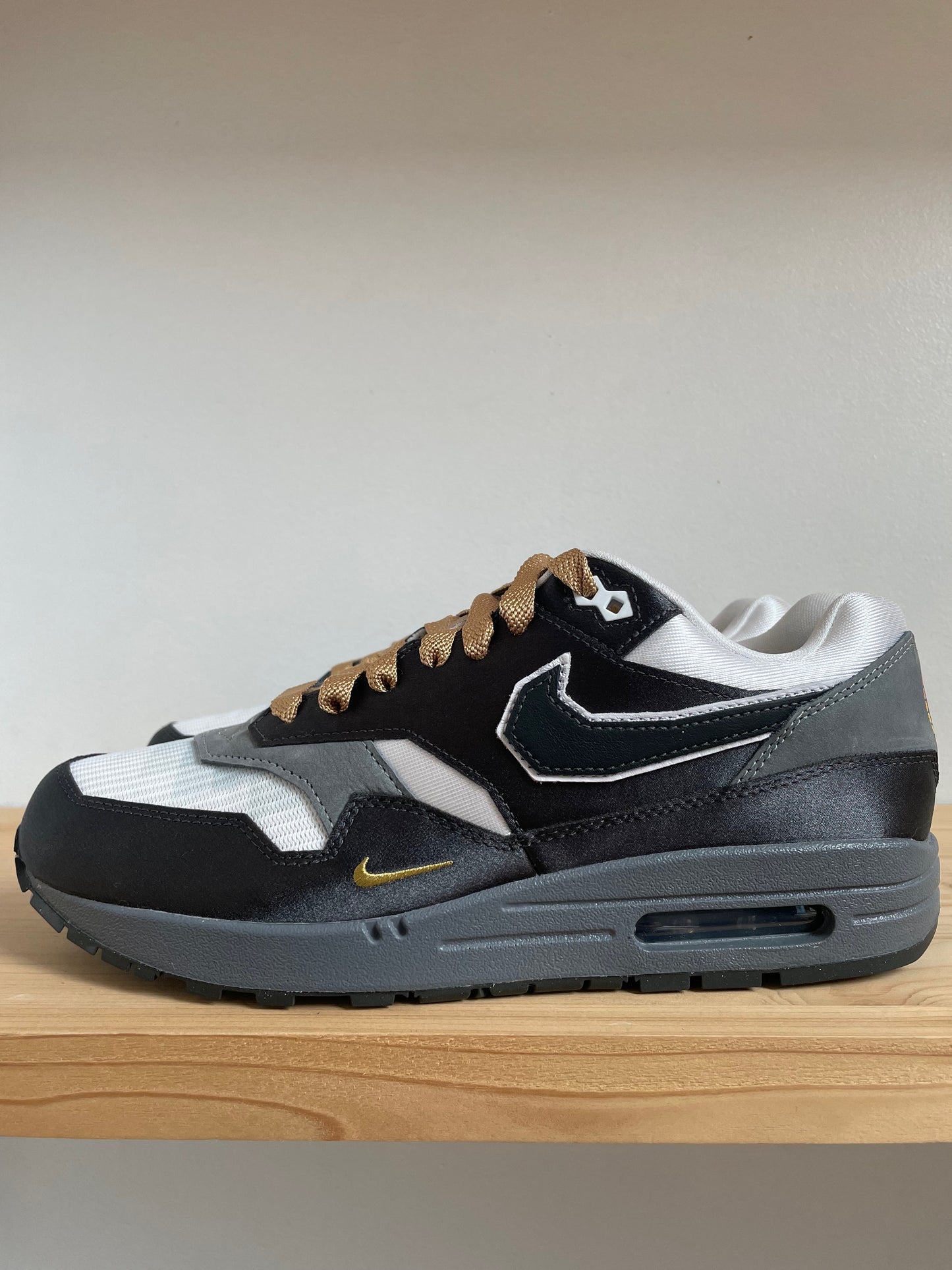 Nike Air Max 1 .SWOOSH Low Poly Big Head Mode
