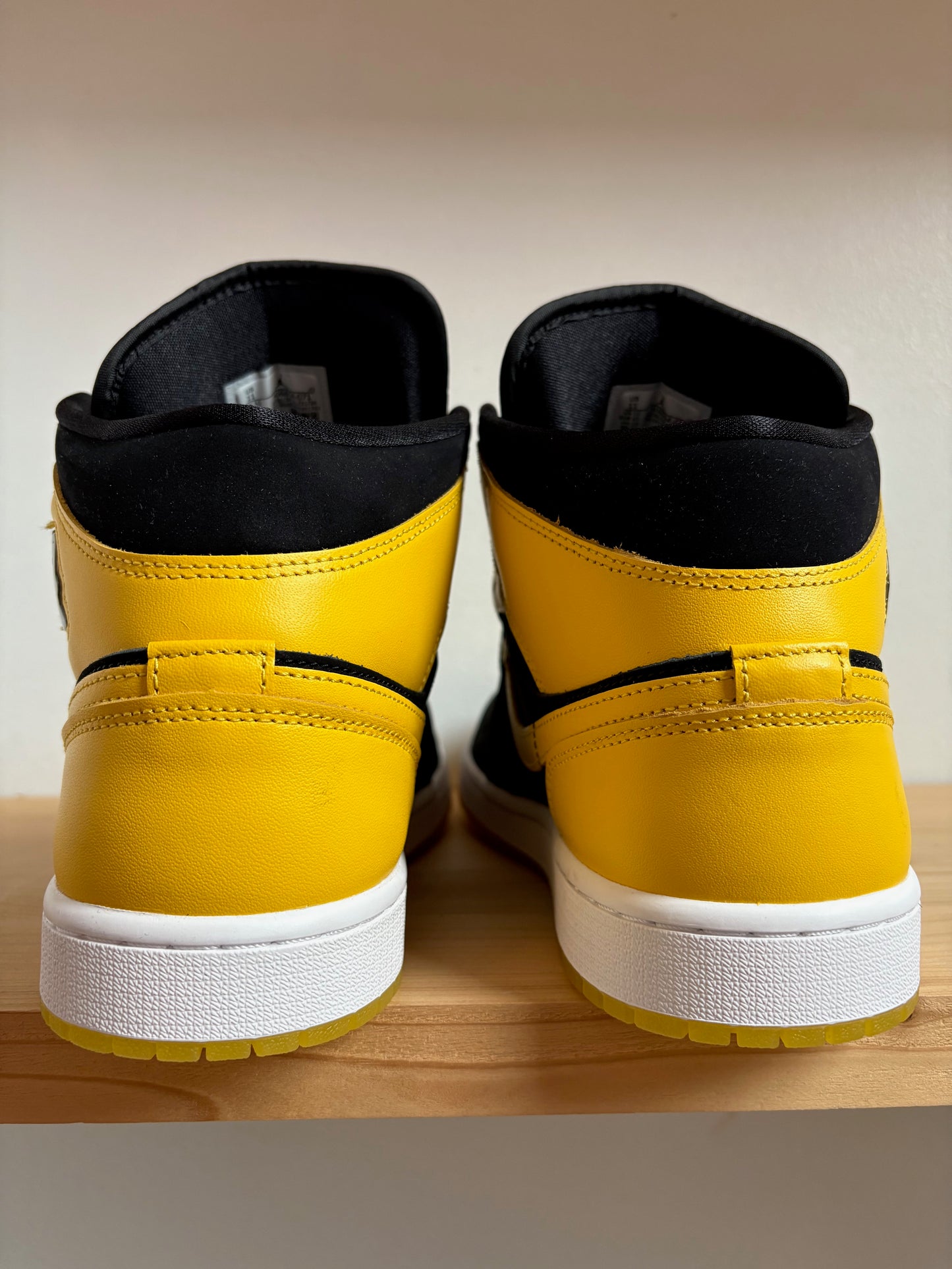 Jordan 1 Mid New Love