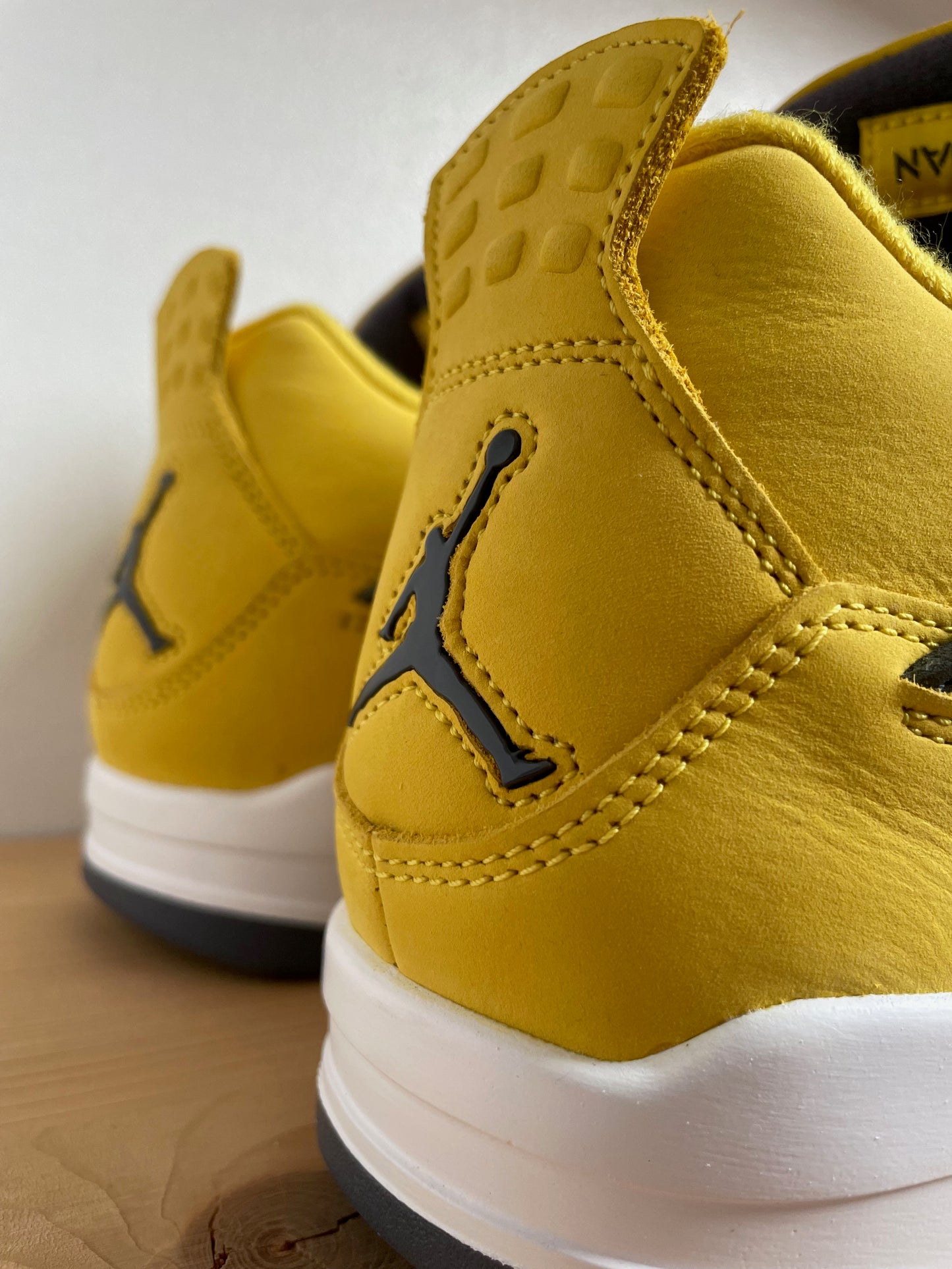 Jordan 4 Retro Lightning
