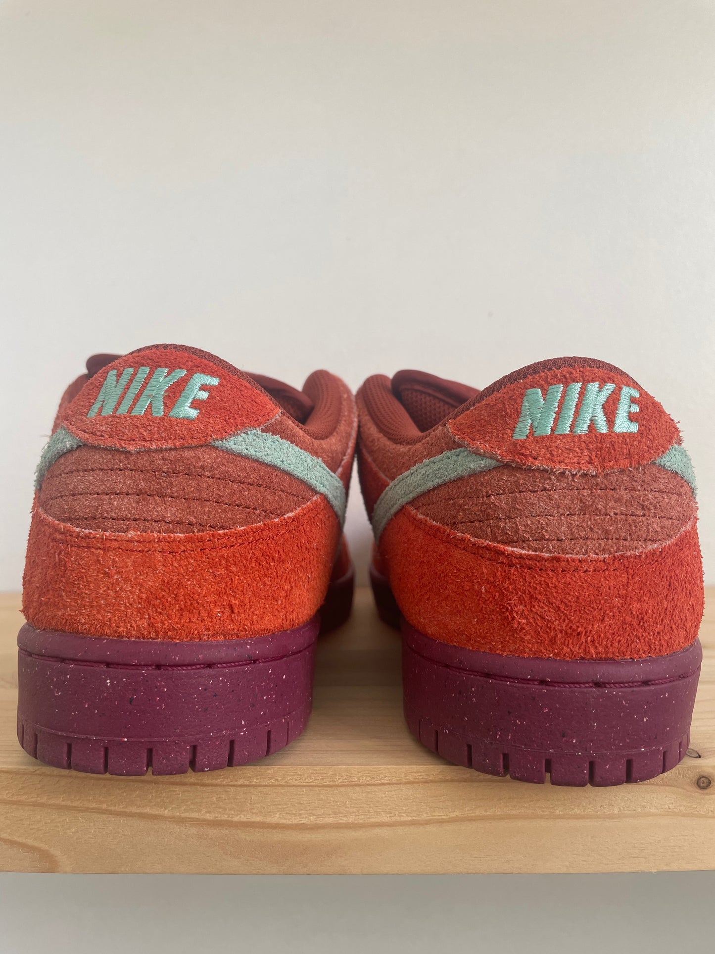 Nike SB Dunk Low Mystic Red Rosewood