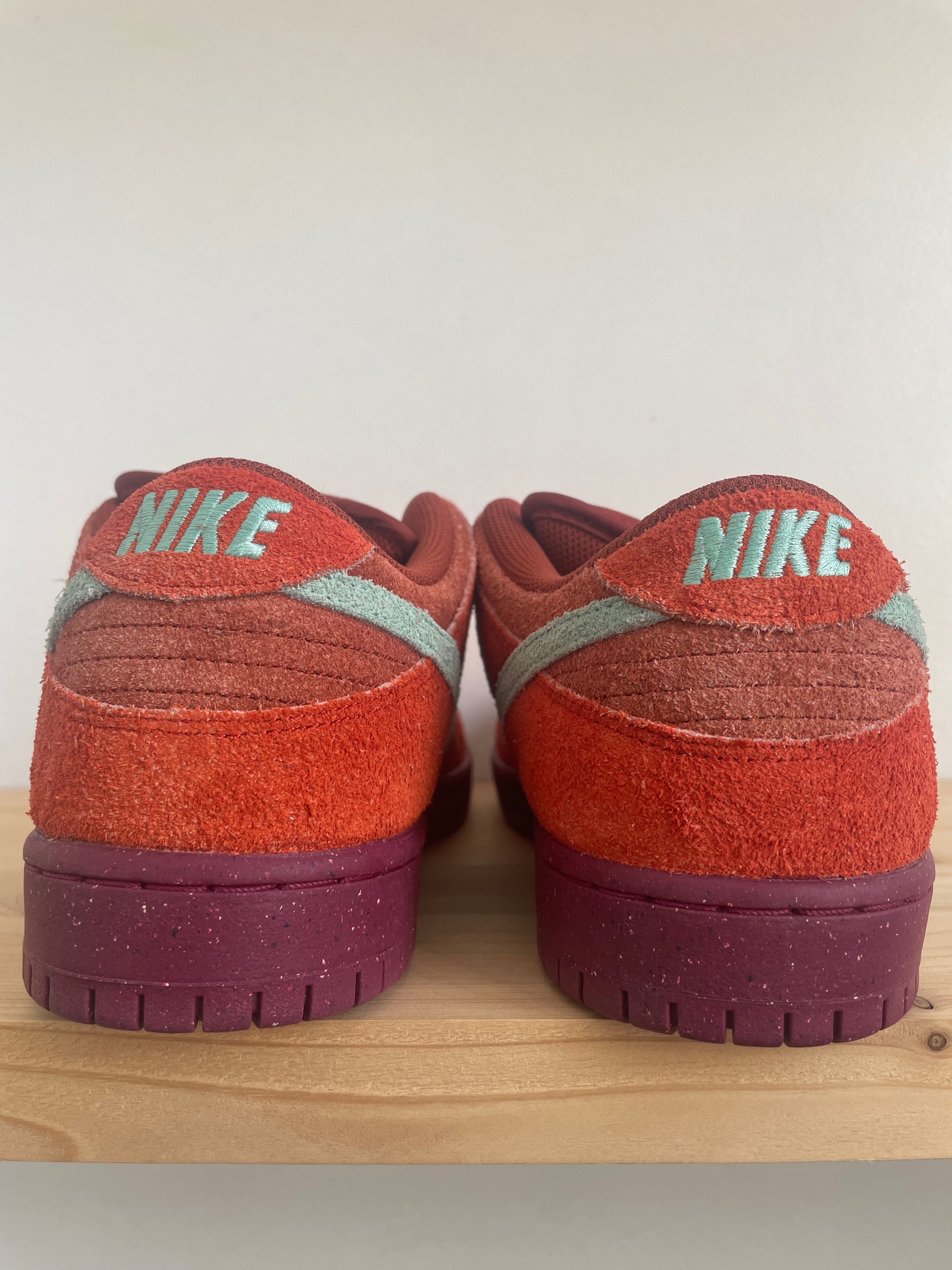 Nike SB Dunk Low Mystic Red Rosewood