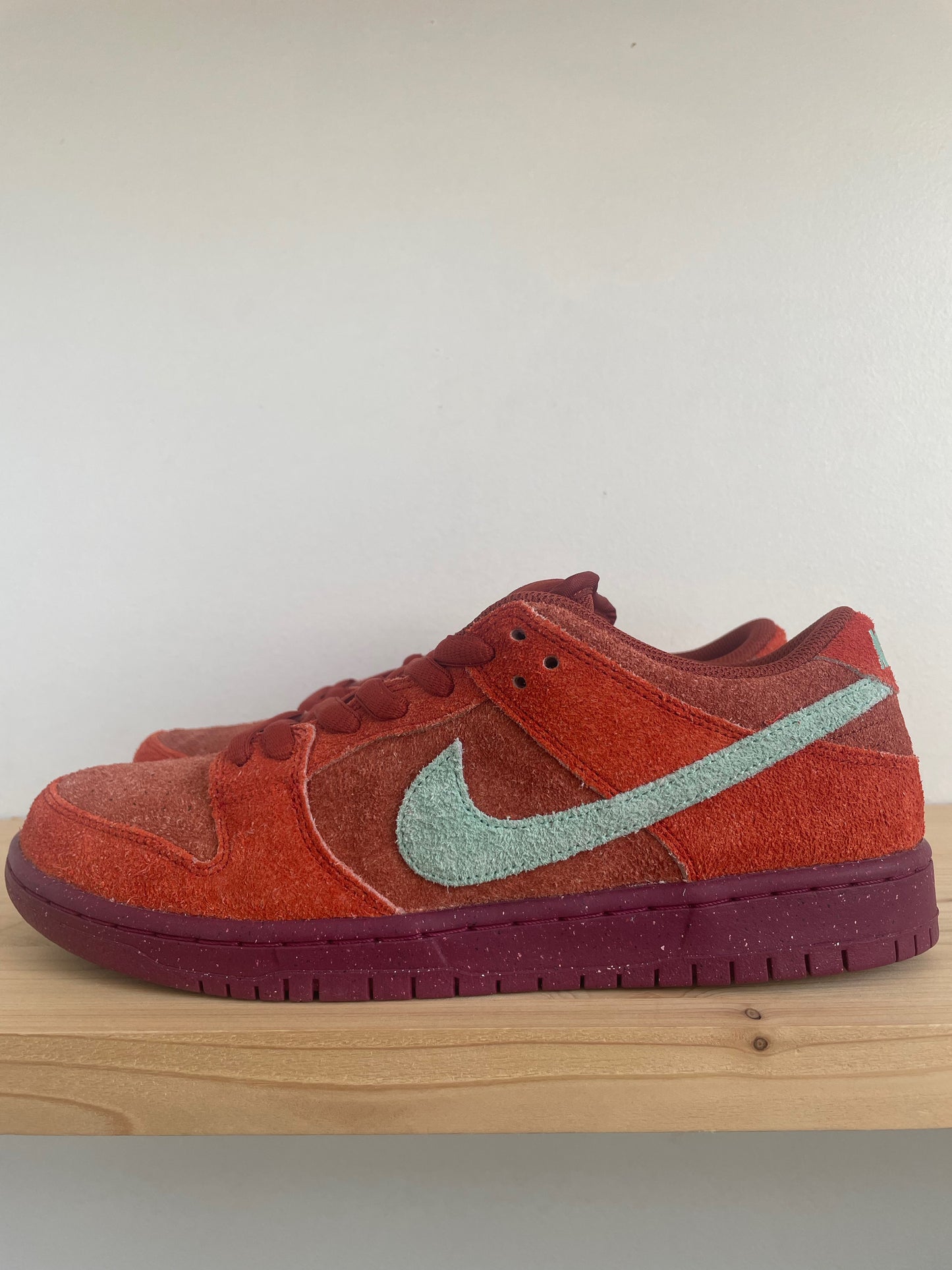 Nike SB Dunk Low Mystic Red Rosewood