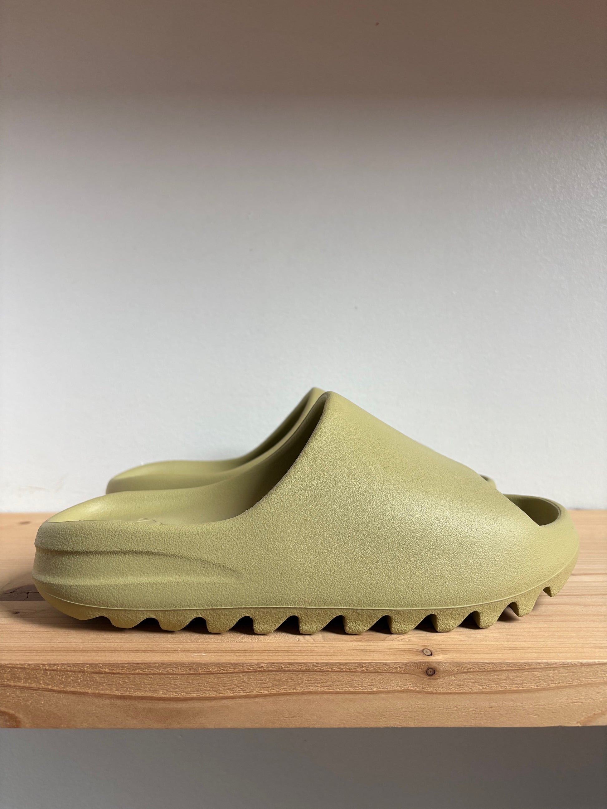 Yeezy Slide Resin