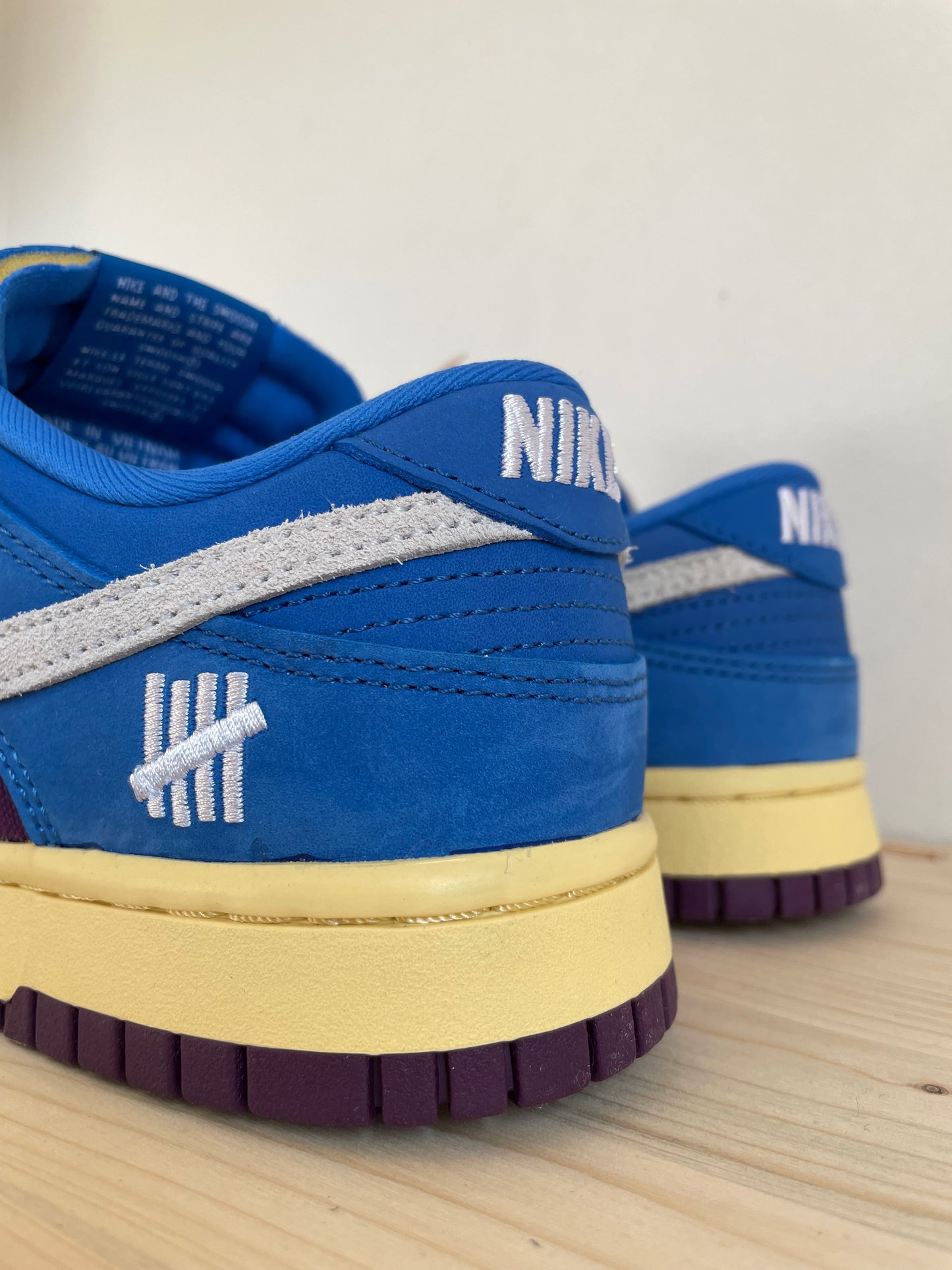 ANTWERP SNKR - Nike Dunk Low Undefeated 5 On it Dunk vs. AF1