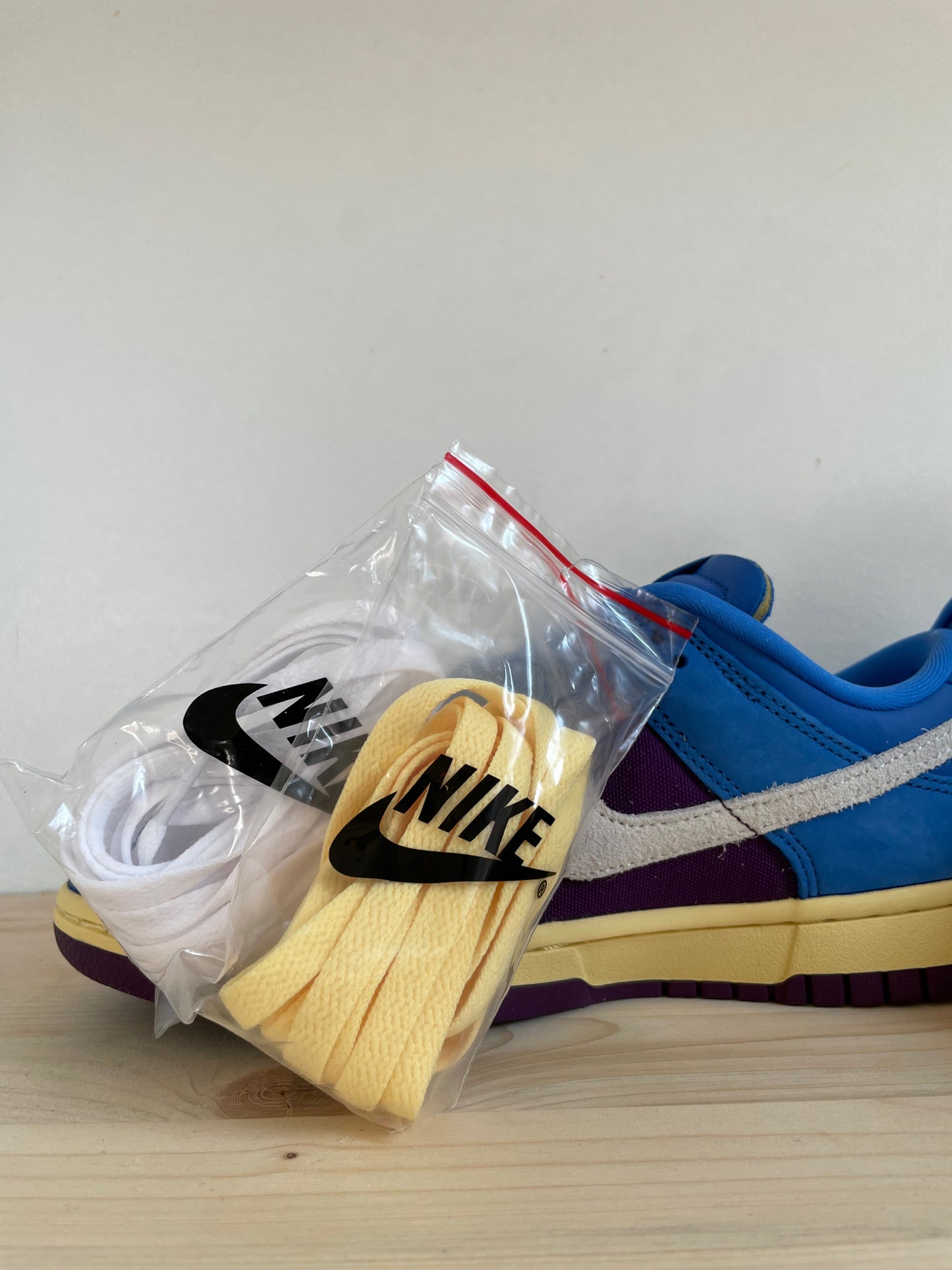 ANTWERP SNKR - Nike Dunk Low Undefeated 5 On it Dunk vs. AF1
