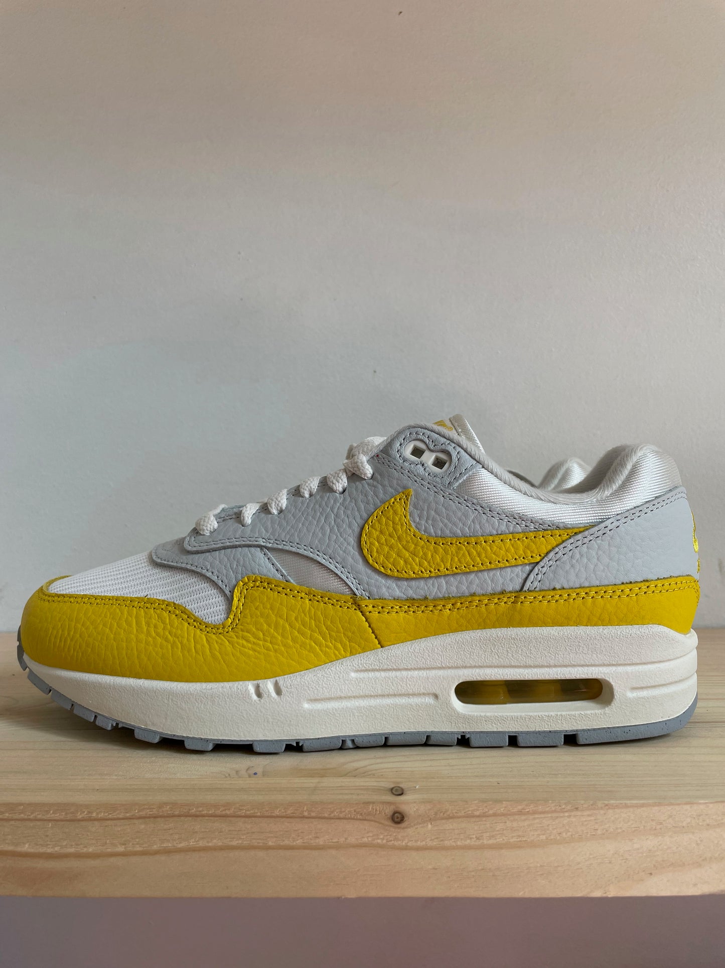 ANTWERP SNKR - Nike Air Max 1 Tour Yellow (W)