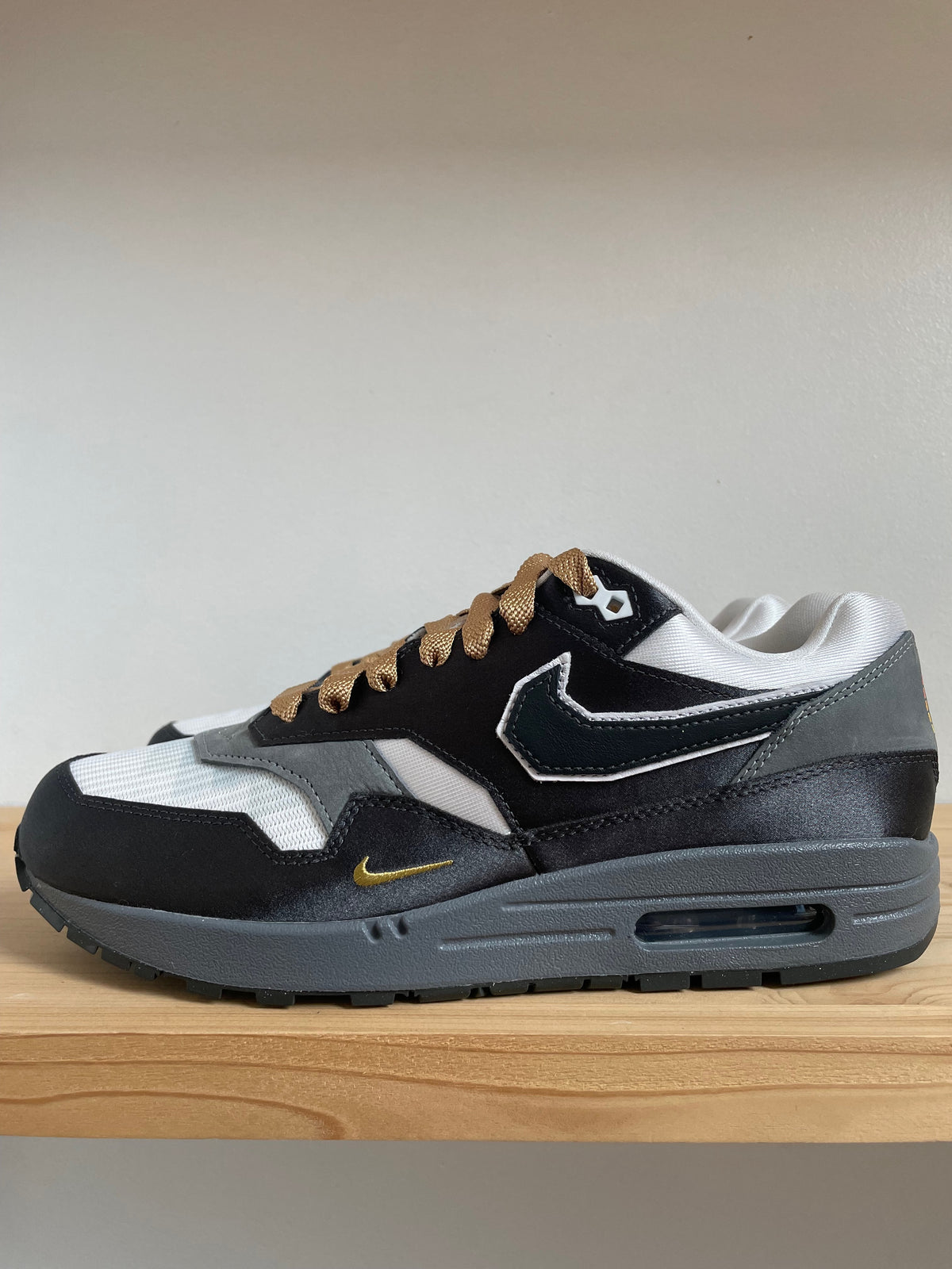 Nike Air Max 1 .SWOOSH Low Poly Big Head Mode