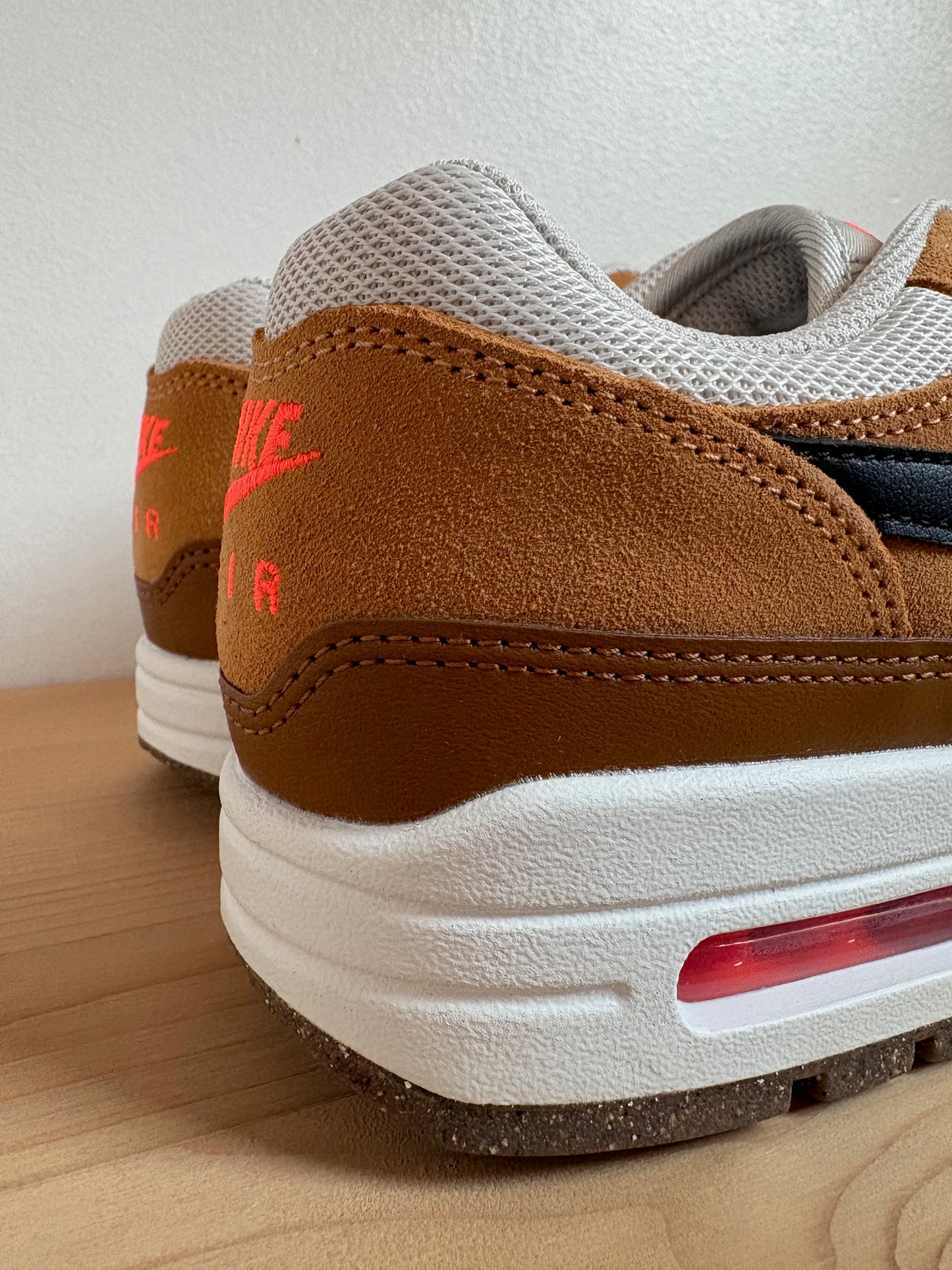 Nike Air Max 1 Essential British Tan Light Bone