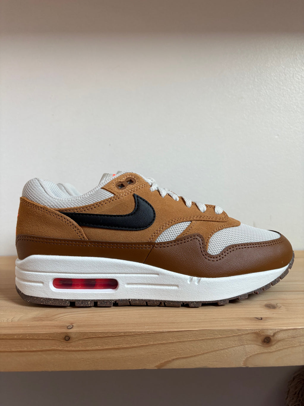 Nike Air Max 1 Essential British Tan Light Bone