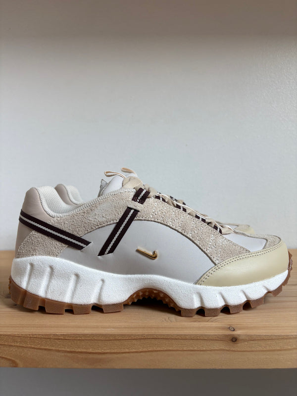 Nike Air Humara LX Jacquemus Light Bone Gold (W)