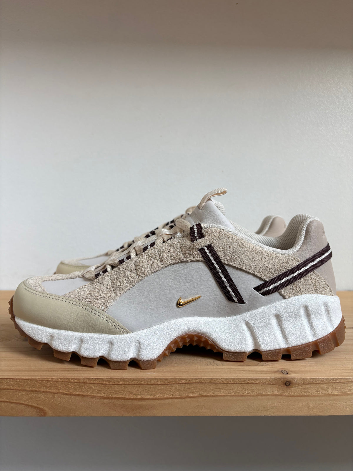 Nike Air Humara LX Jacquemus Light Bone Gold (W)