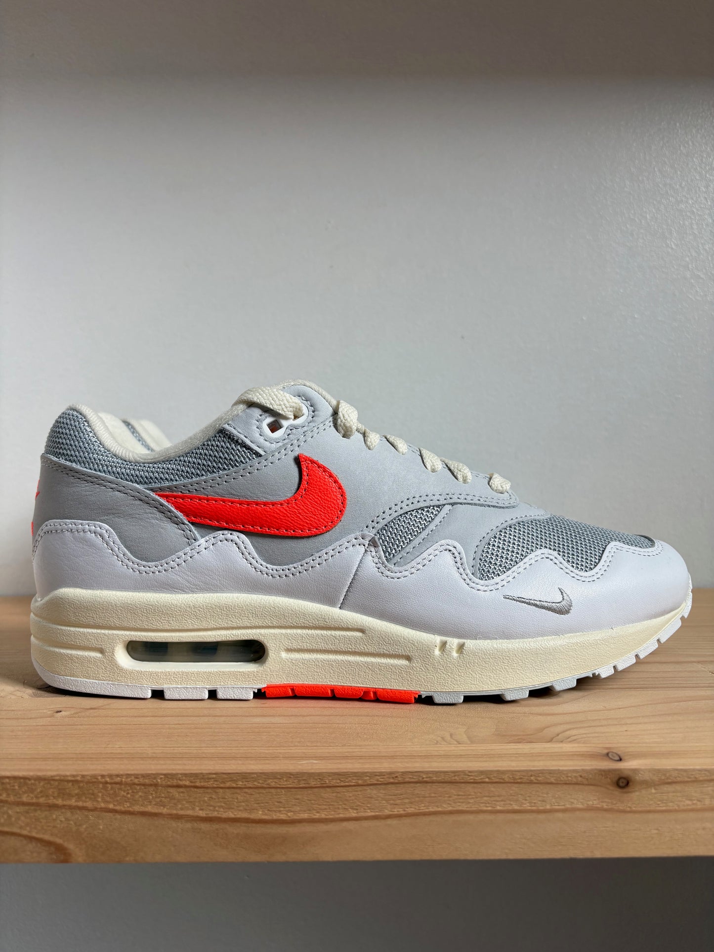 Nike Air Max 1 Patta Waves White Hyper Crimson (With Bracelet)