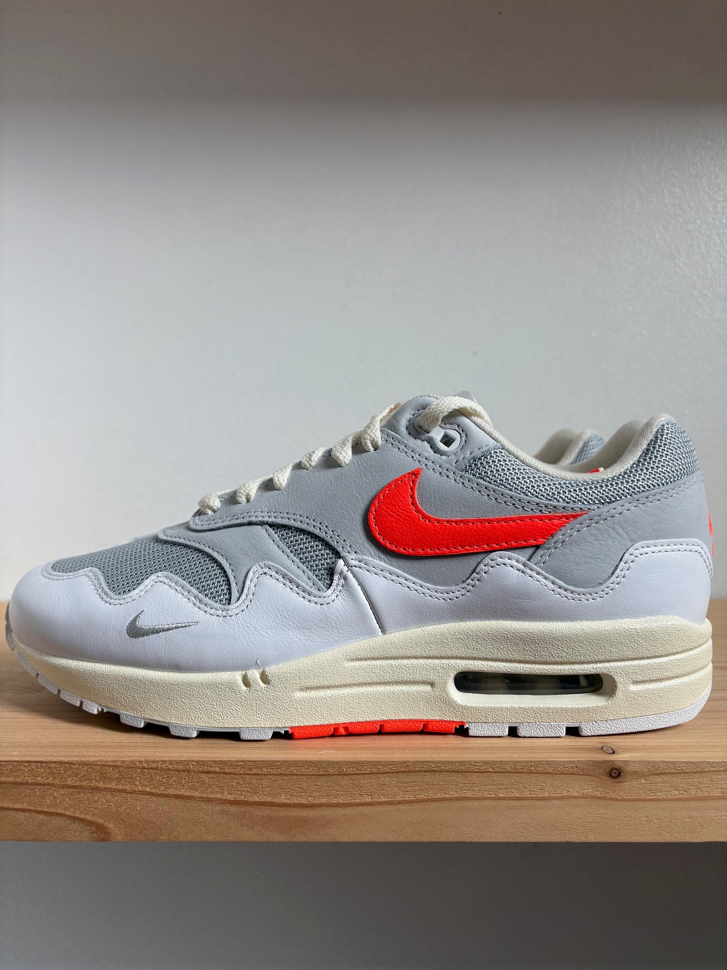 Nike Air Max 1 Patta Waves White Hyper Crimson (With Bracelet)