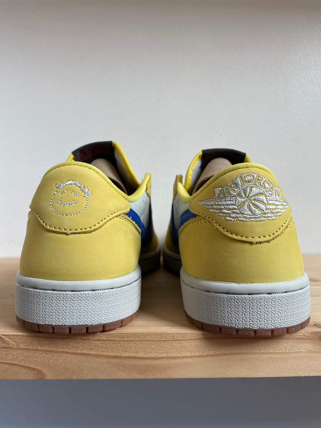 Jordan 1 Retro Low OG SP Travis Scott Canary (WMNS)