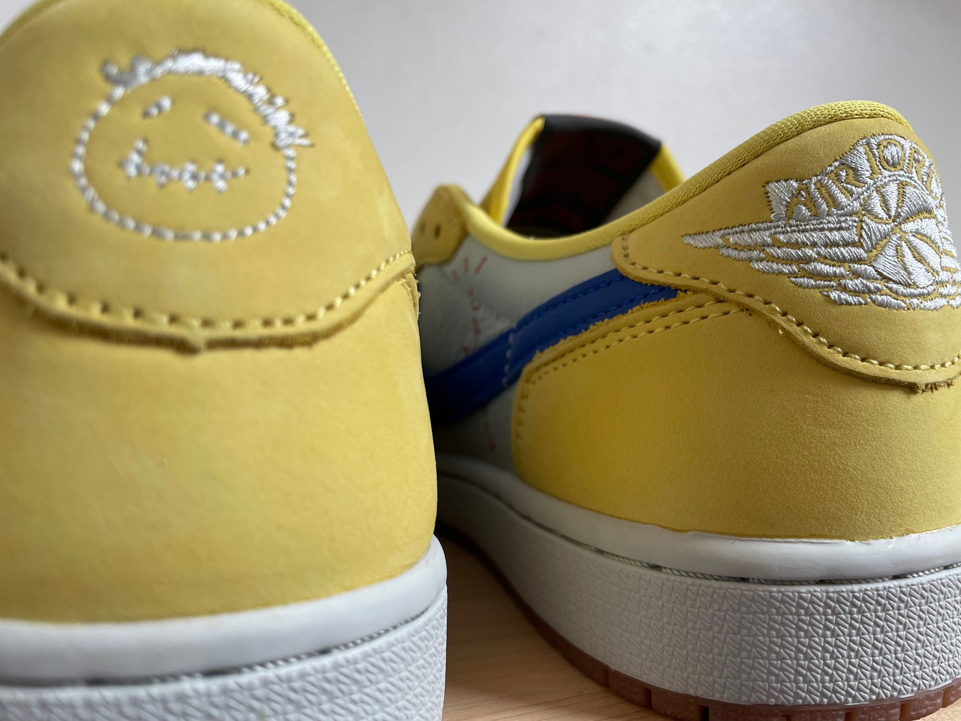 Jordan 1 Retro Low OG SP Travis Scott Canary (WMNS)