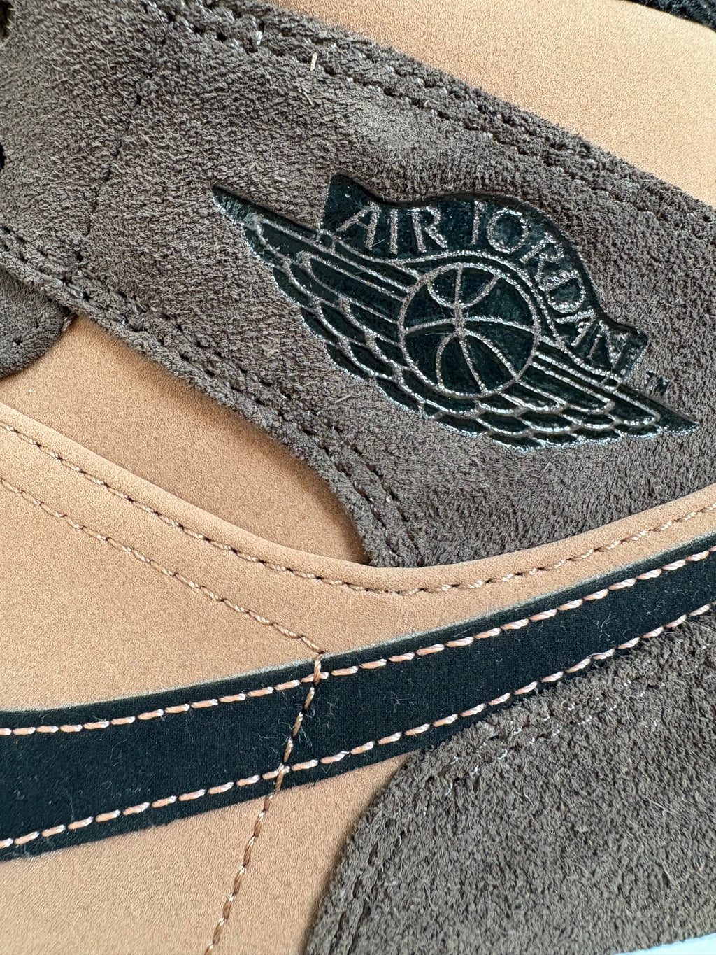 Jordan 1 Mid SE Dark Chocolate