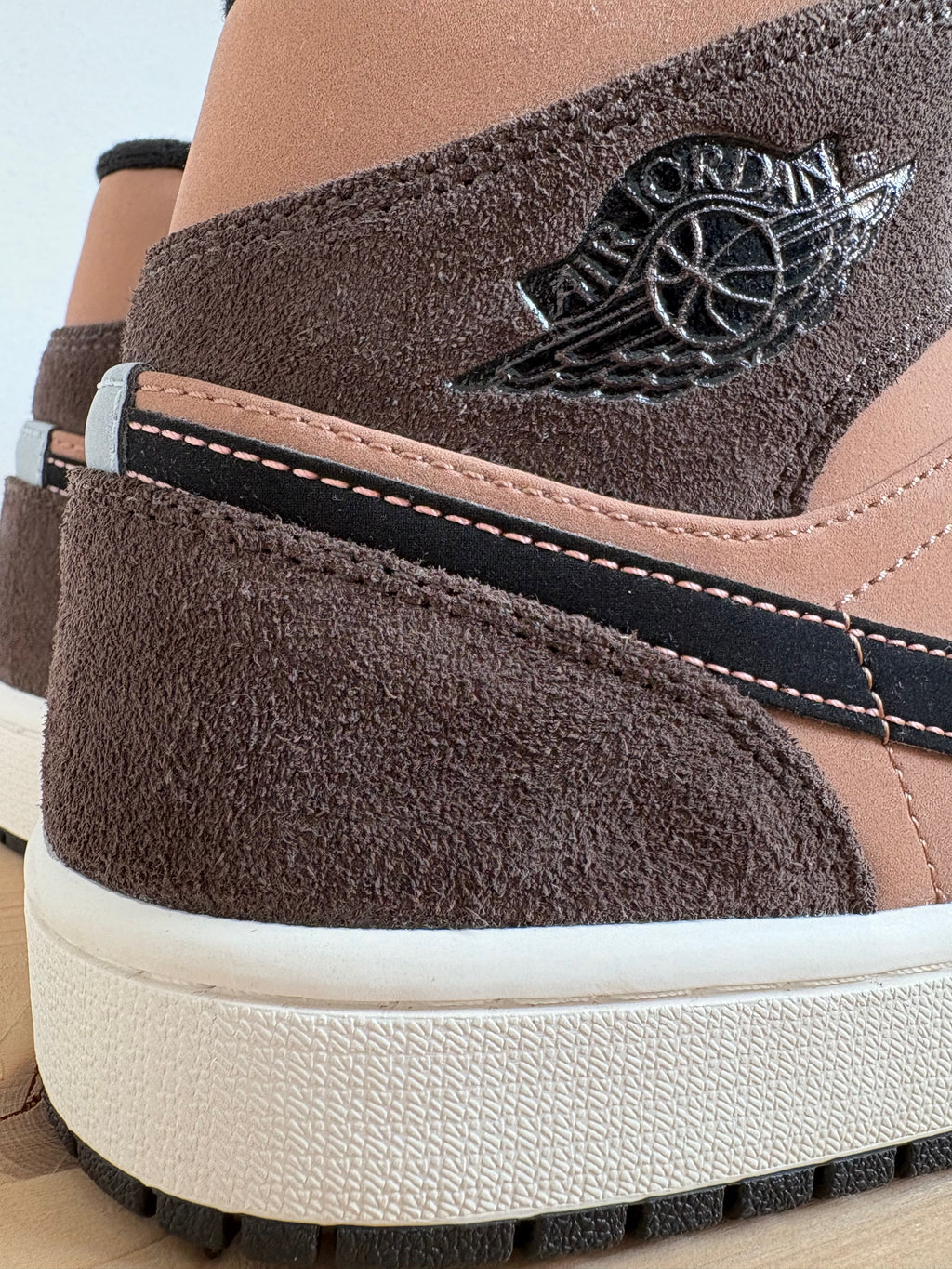 Jordan 1 Mid SE Dark Chocolate