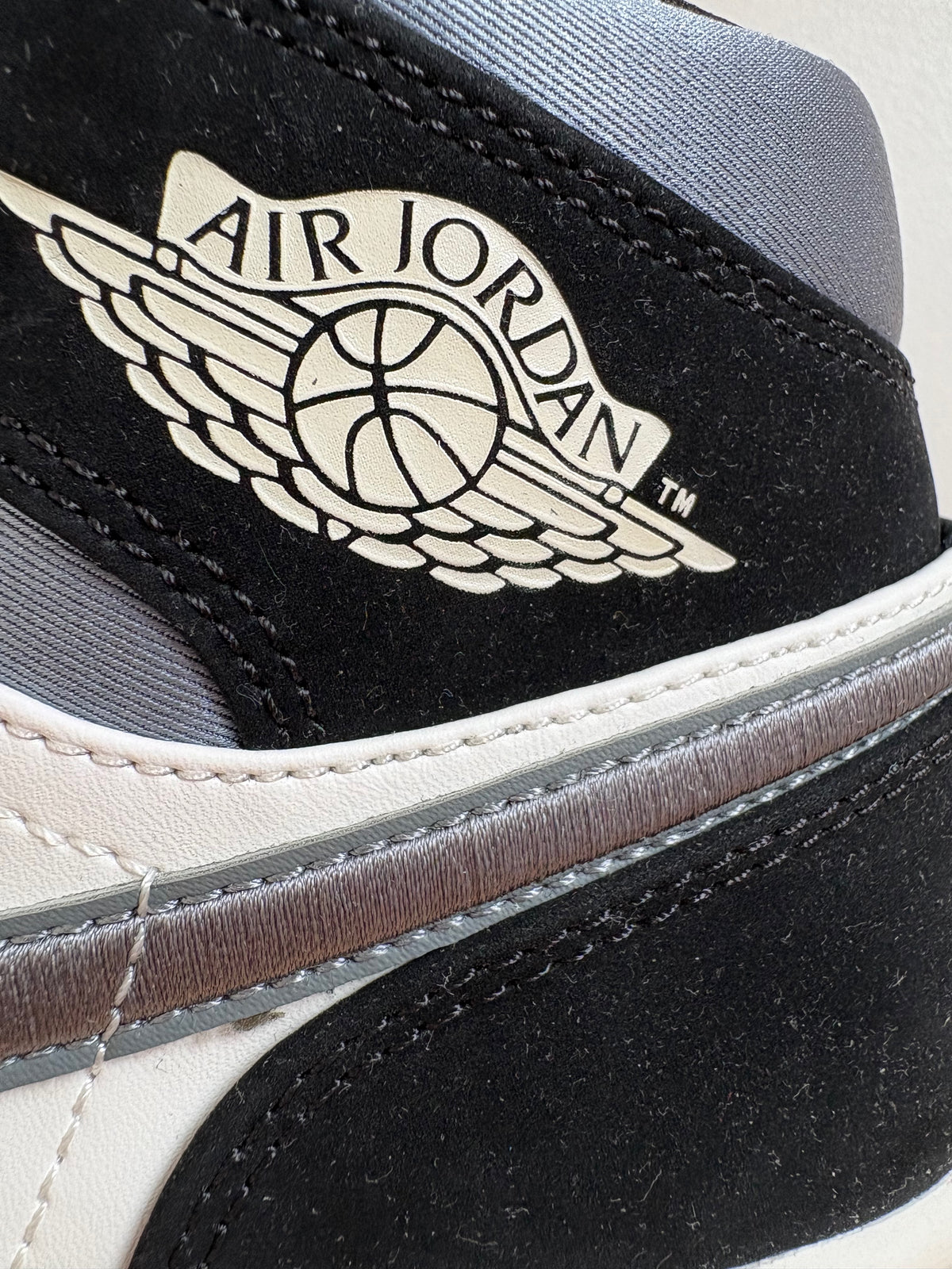 Jordan 1 Mid Satin Grey Toe