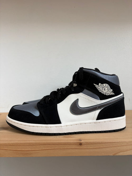 Jordan 1 Mid Satin Grey Toe