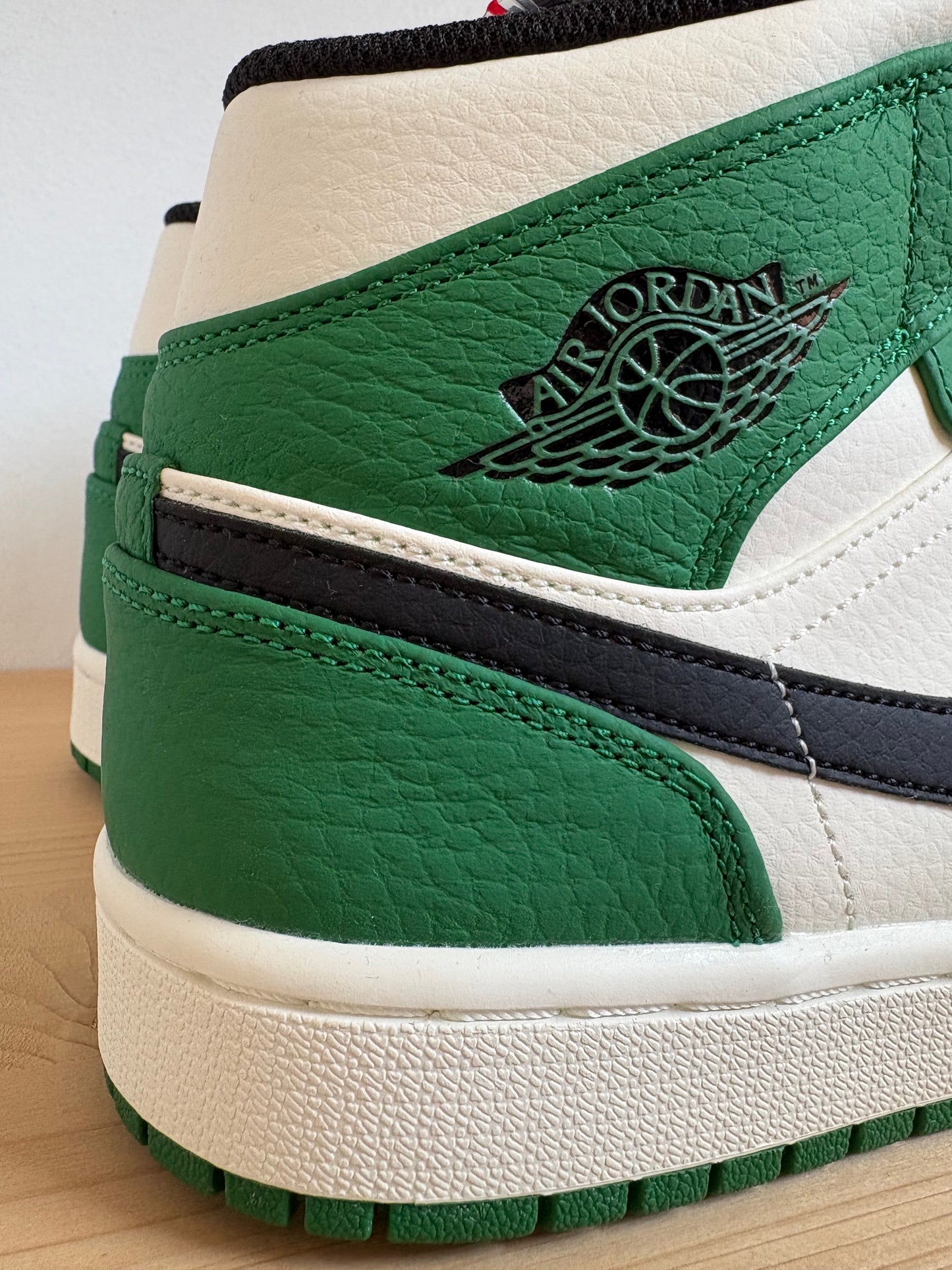 Jordan 1 Mid Pine Green