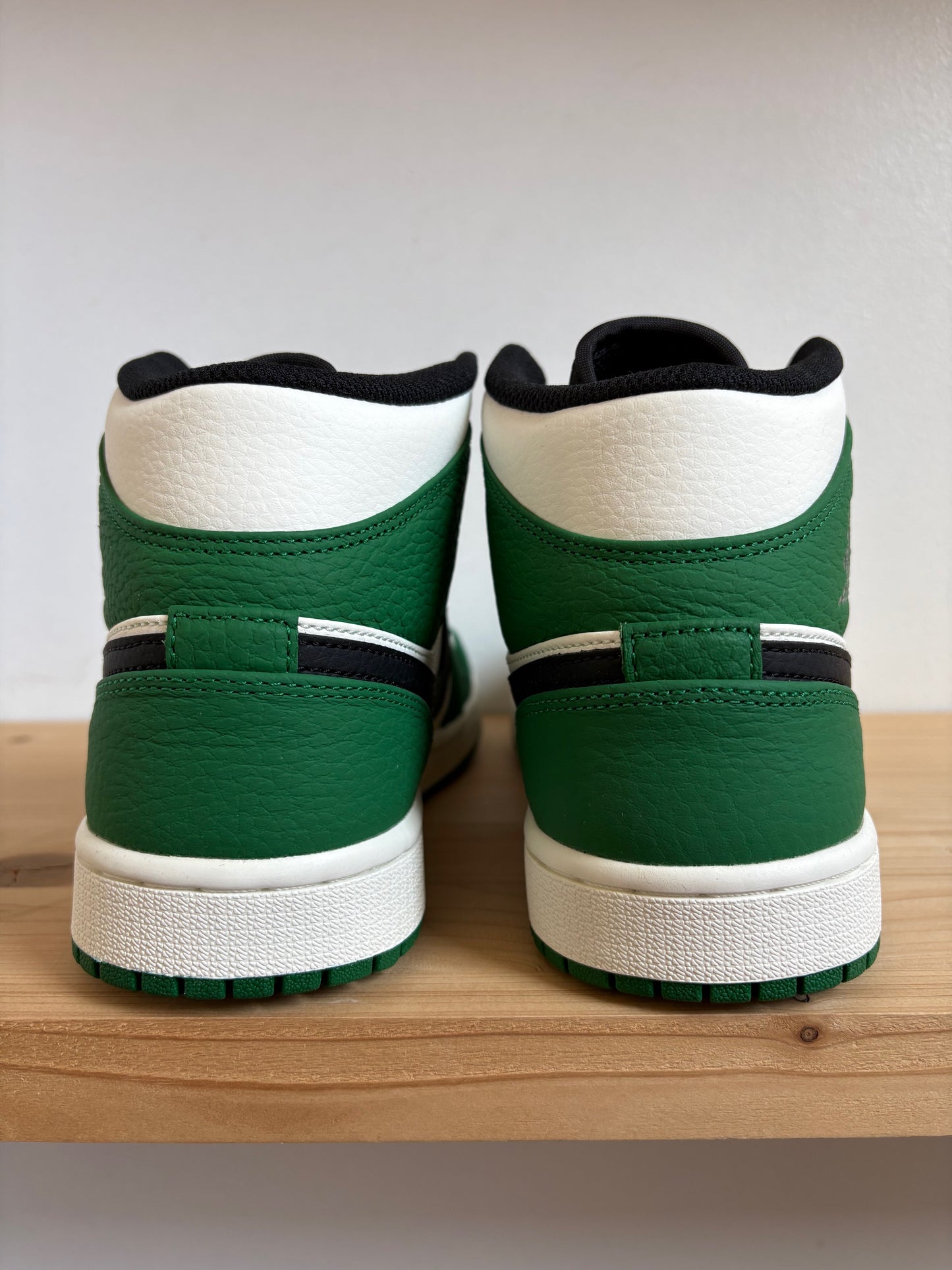 Jordan 1 Mid Pine Green