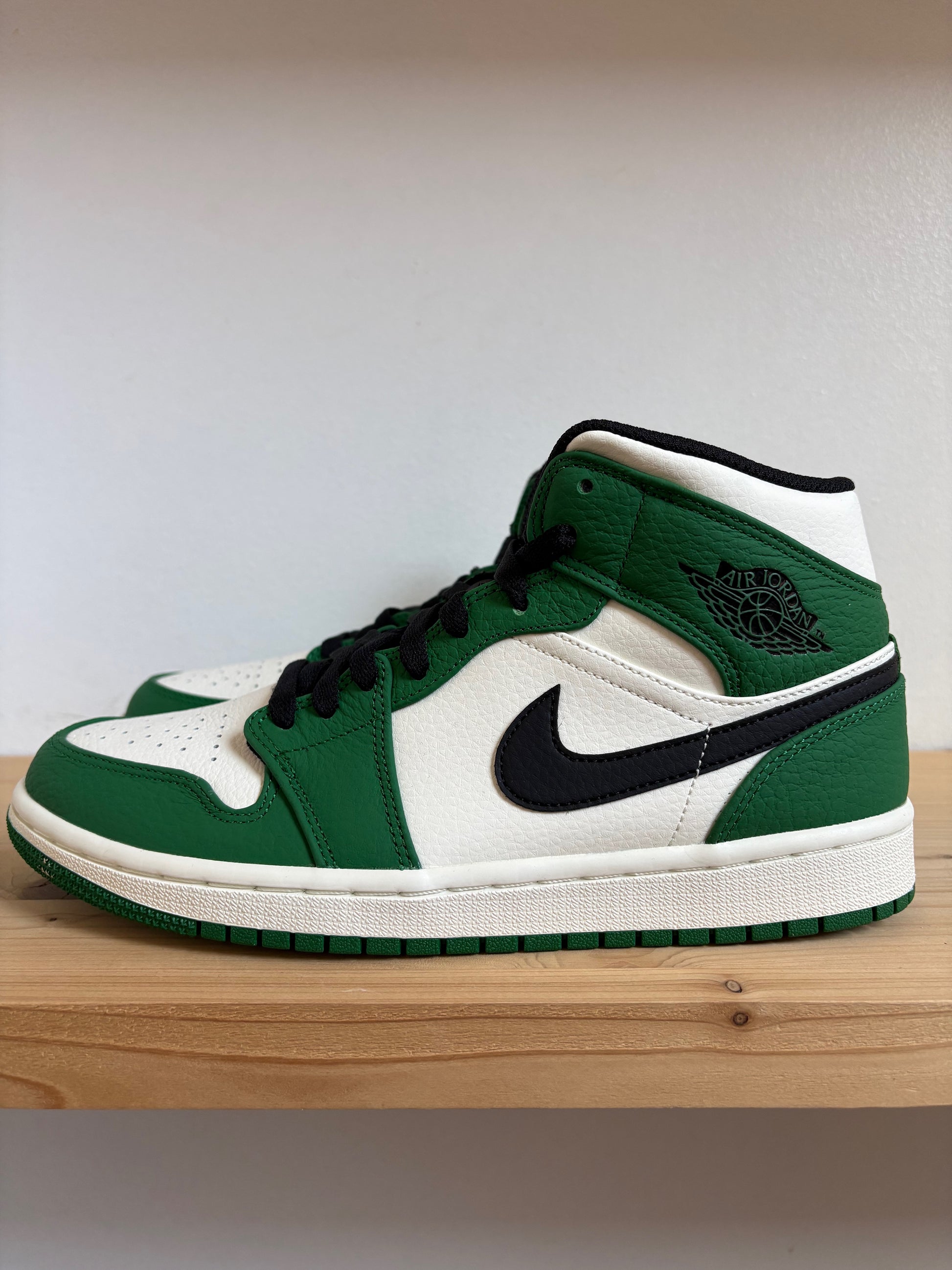 Jordan 1 Mid Pine Green