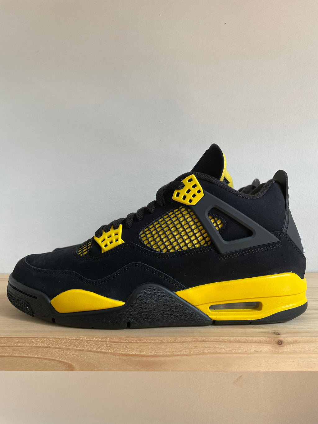 Jordan 4 Retro Thunder
