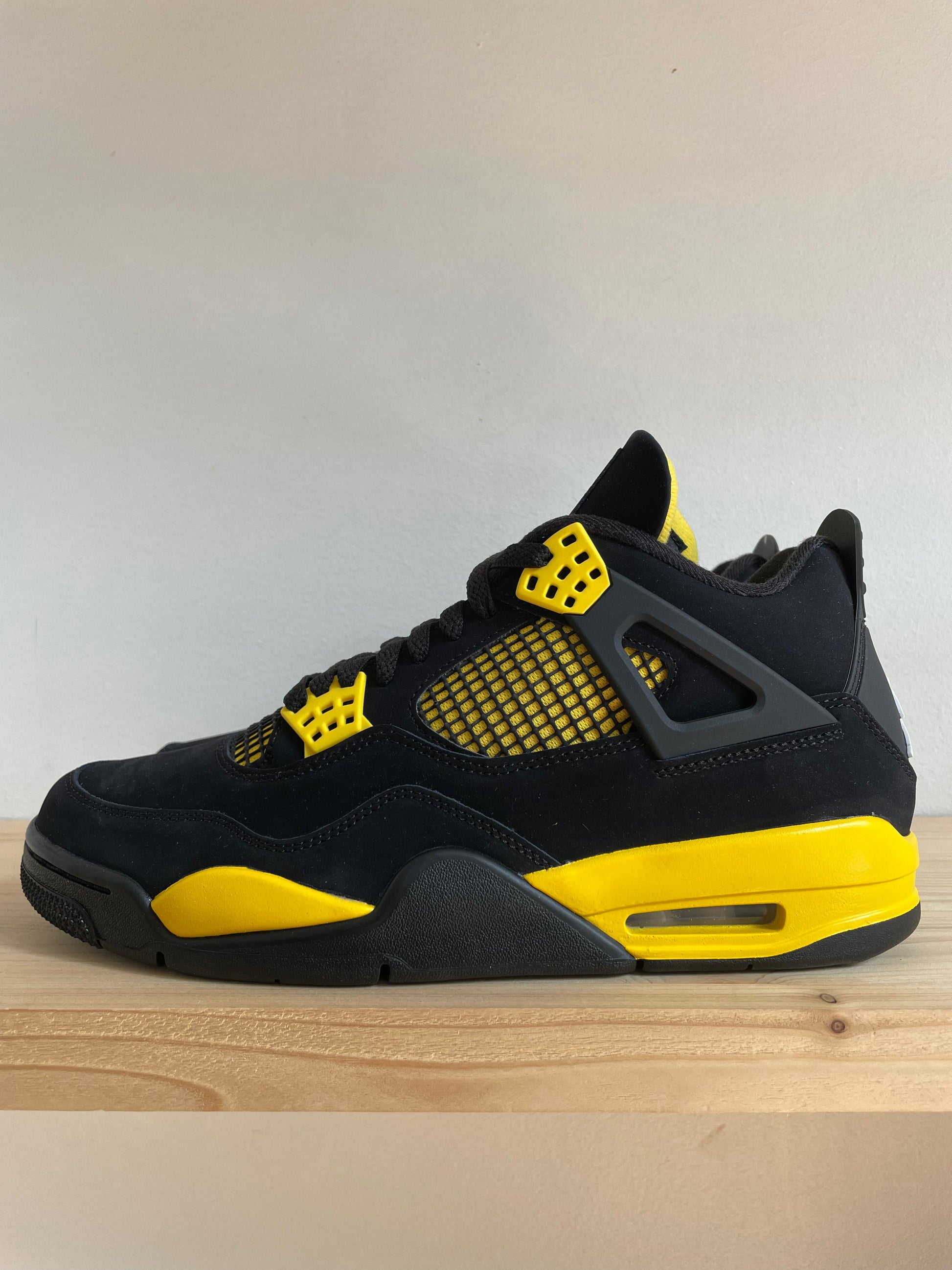 Jordan 4 Retro Thunder