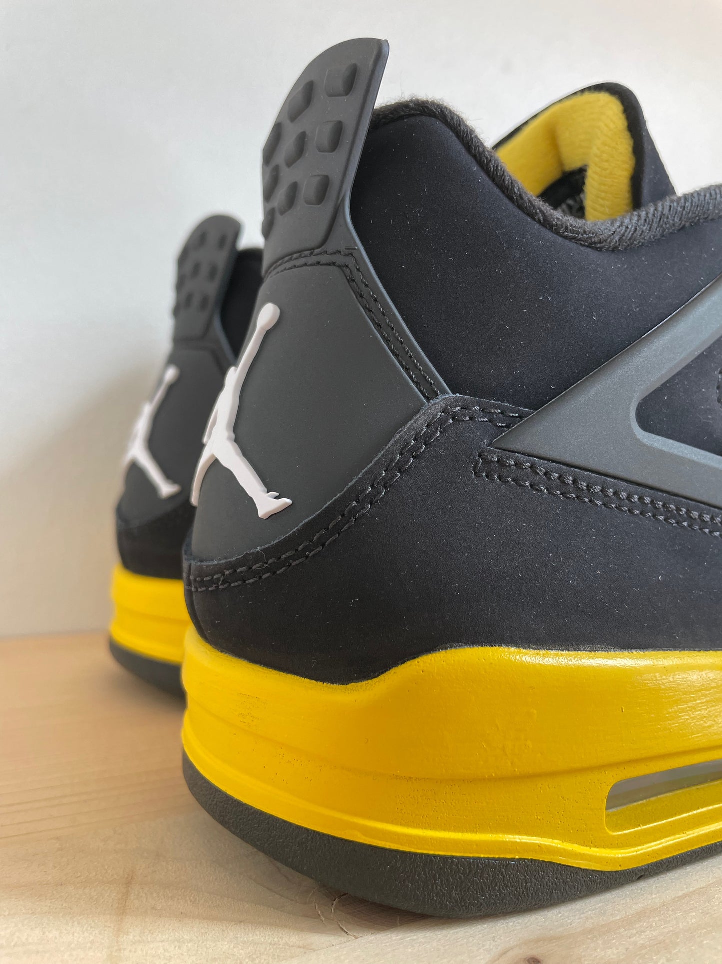 Jordan 4 Retro Thunder