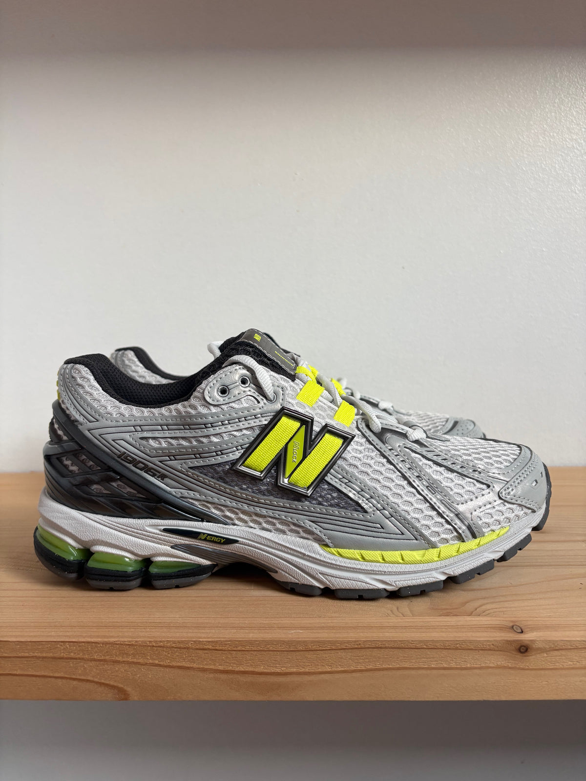 New Balance 1906R Light Silver Metallic Alkaline Green