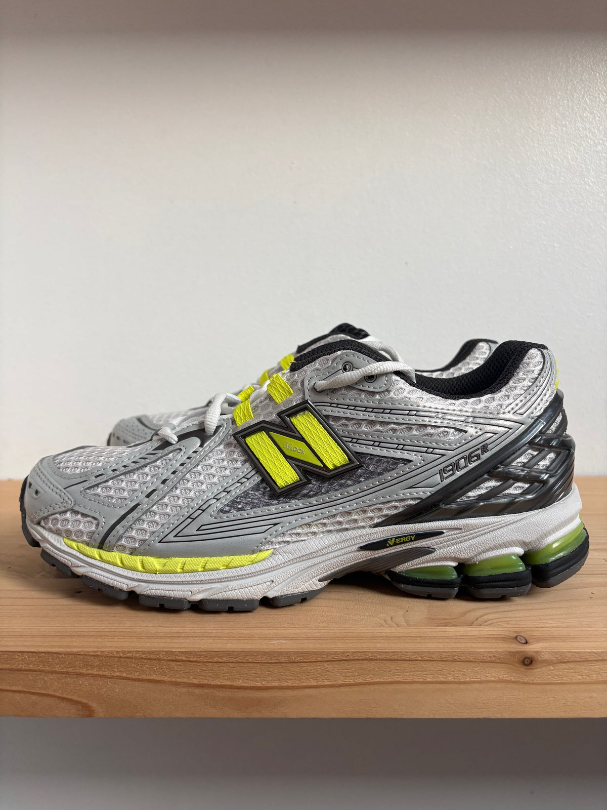 New Balance 1906R Light Silver Metallic Alkaline Green