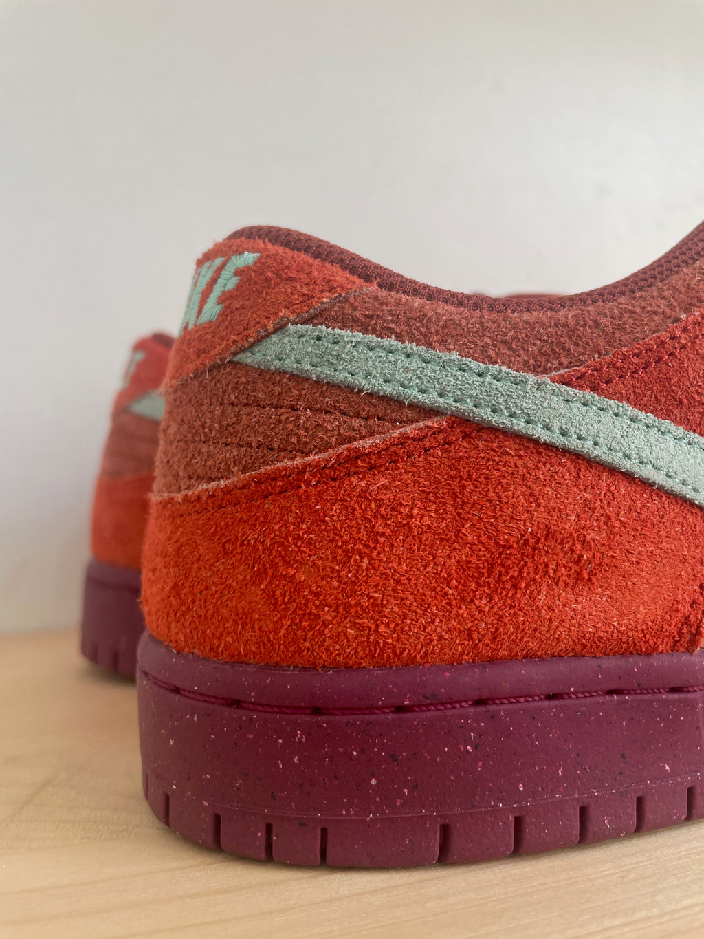 Nike SB Dunk Low Mystic Red Rosewood