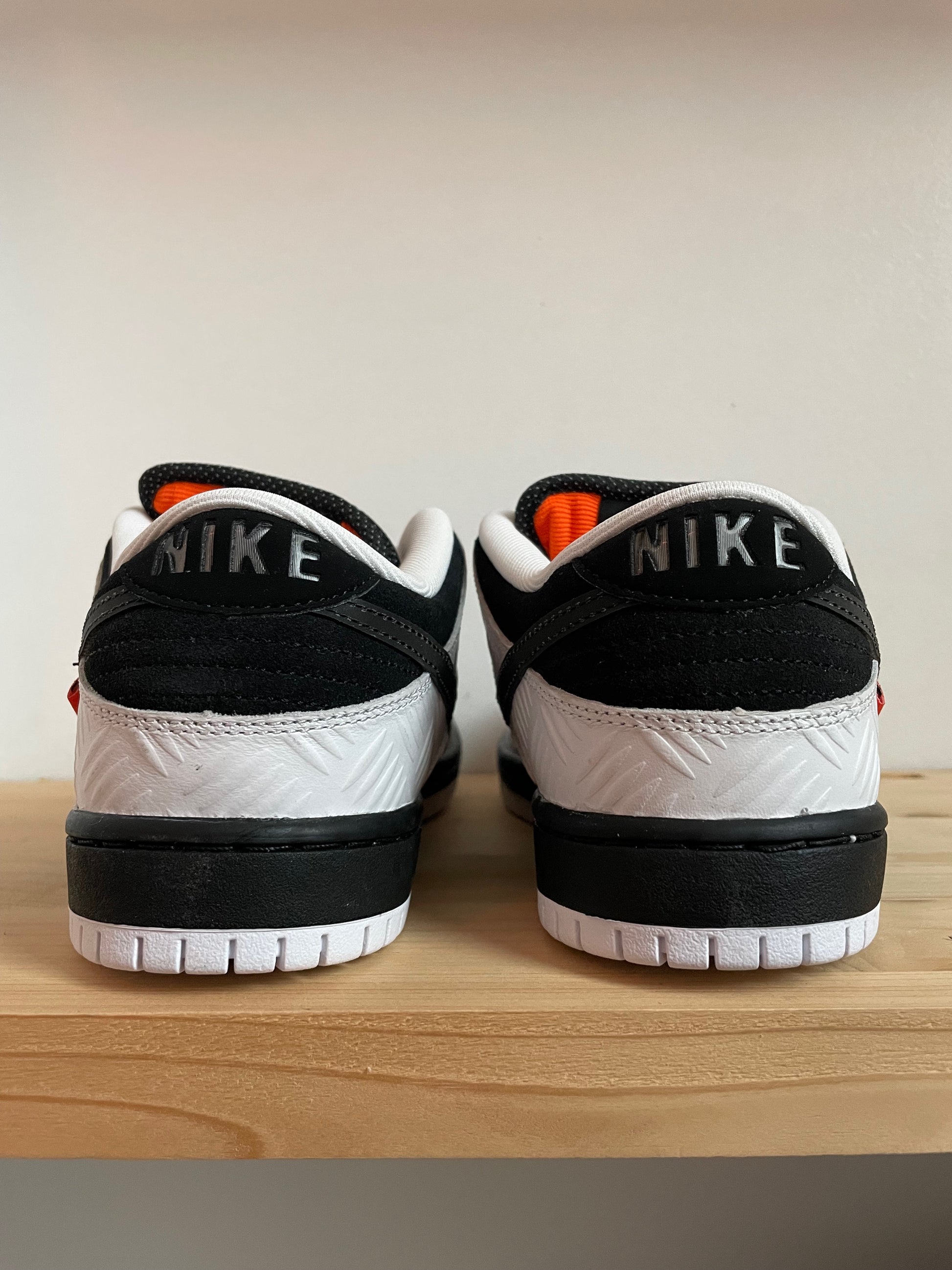 Nike SB Dunk Low TightBooth