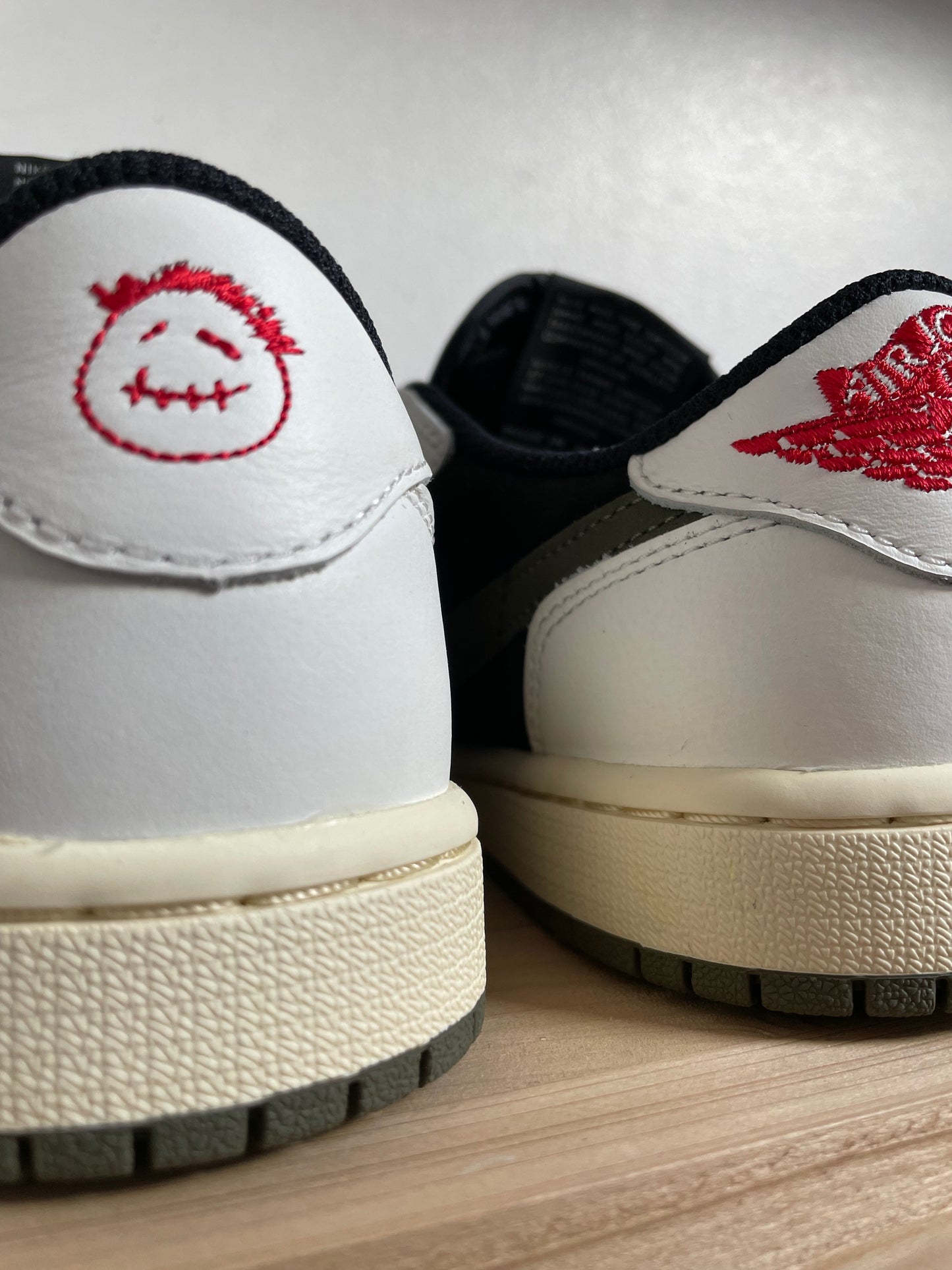 Jordan 1 Retro Low OG SP Travis Scott Olive (WMNS)