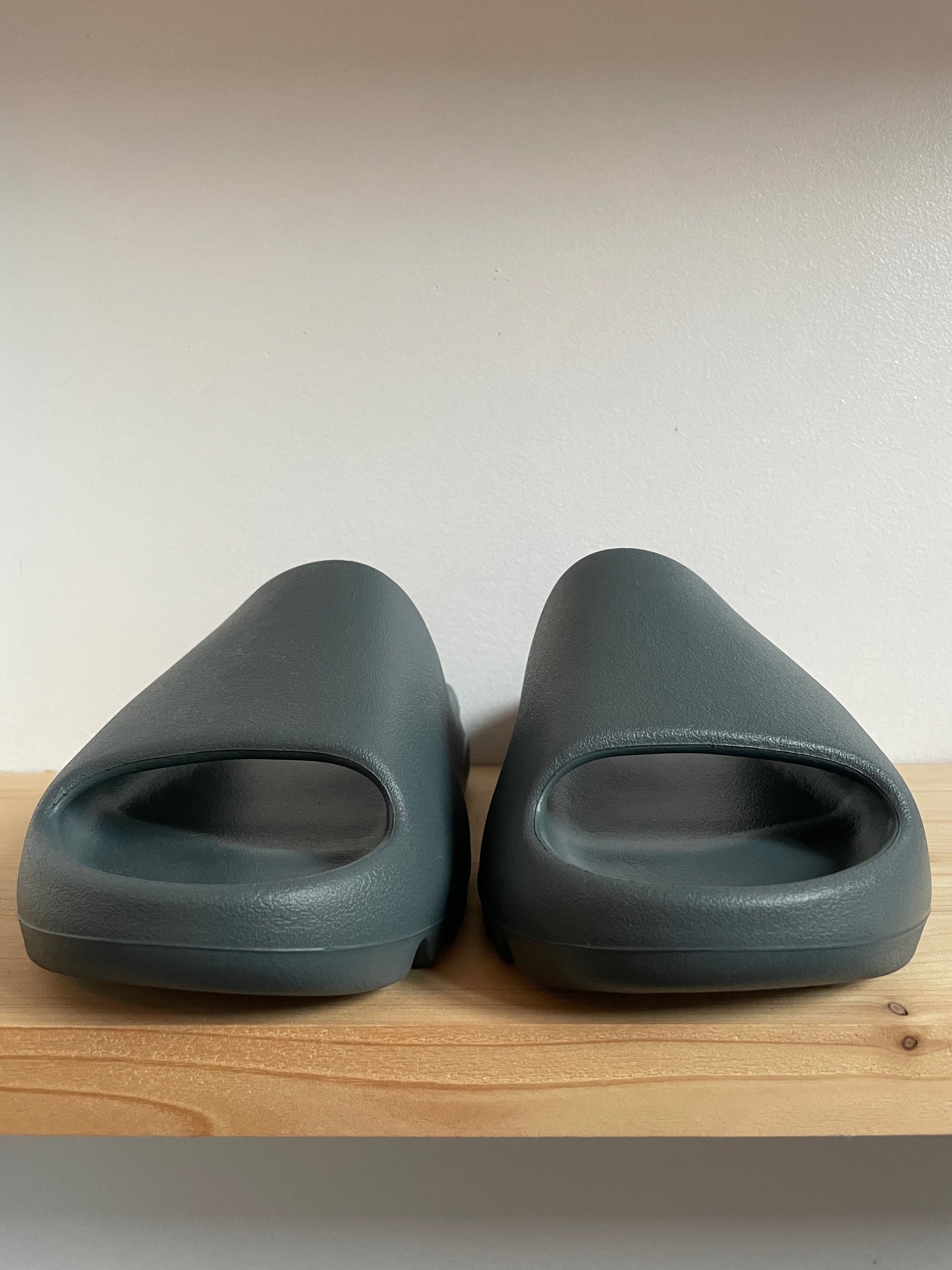 Yeezy Slide Slate Marine