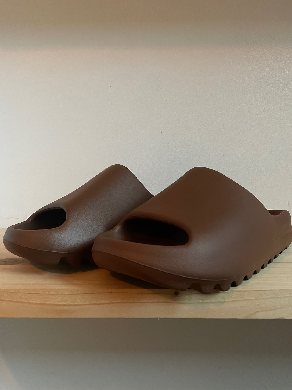 ANTWERP SNKR - Adidas Yeezy Slide Flax