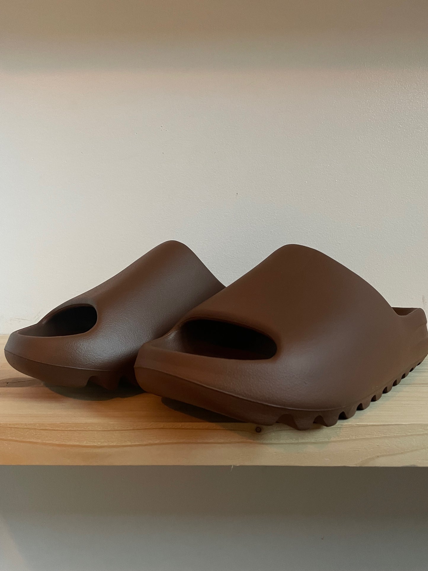 ANTWERP SNKR - Adidas Yeezy Slide Flax
