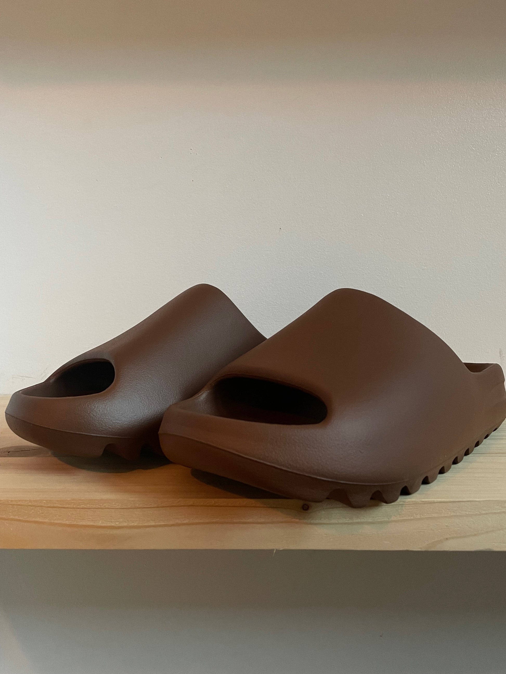 ANTWERP SNKR - Adidas Yeezy Slide Flax